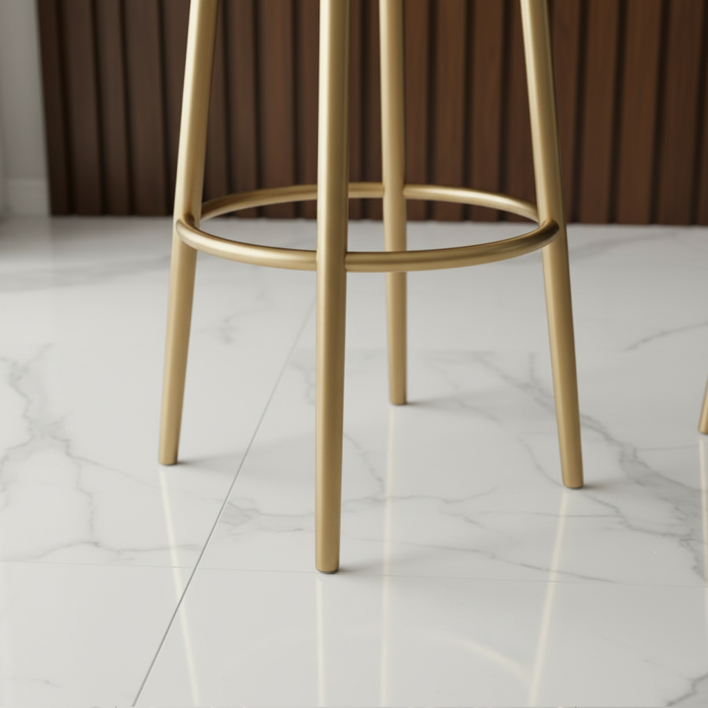 ⁦Modern Gold-Framed White Leather Bar Stools⁩ - الصورة ⁦3⁩